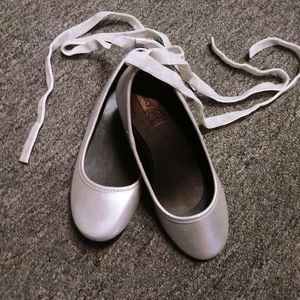 Crazy 8 Sliver Shoes